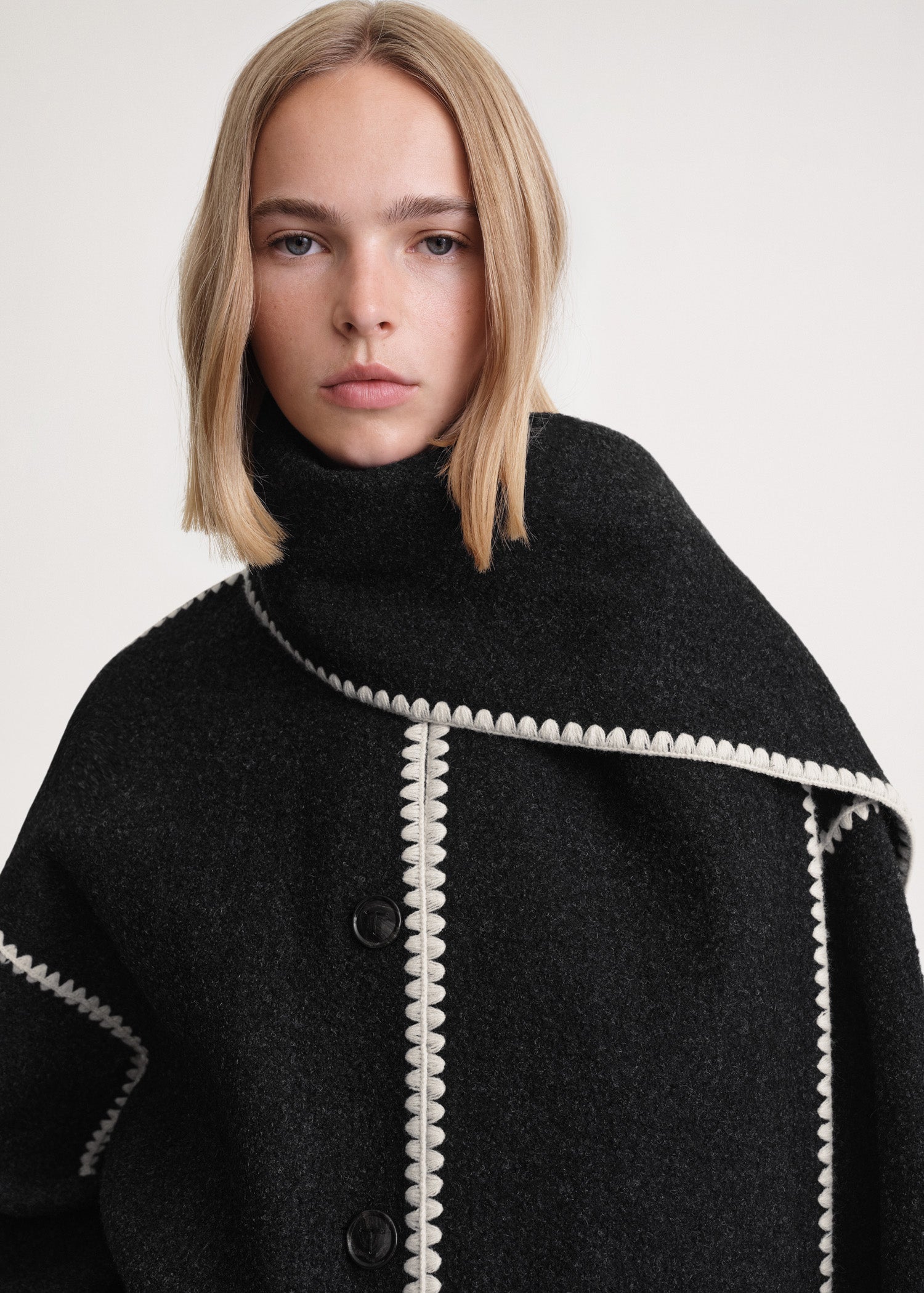 La Musea™ | Cappotto con sciarpa incorporata